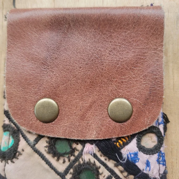 🎱🔮 Free People Boho Embroidered Repurposed vtg banjara hippie Wallet card case - Picture 8 of 16